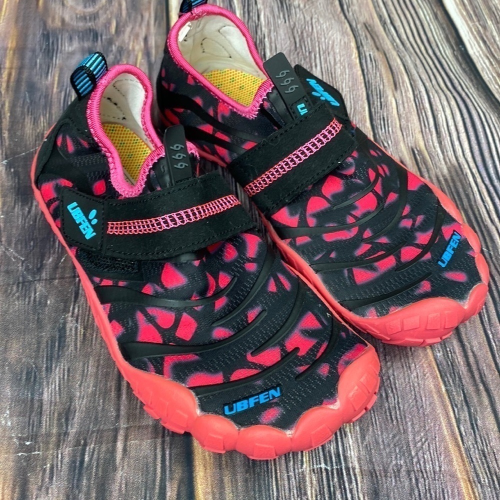 UBFEN Pink & Black Water Shoes- Size 34 EUR- Big Kid 4
